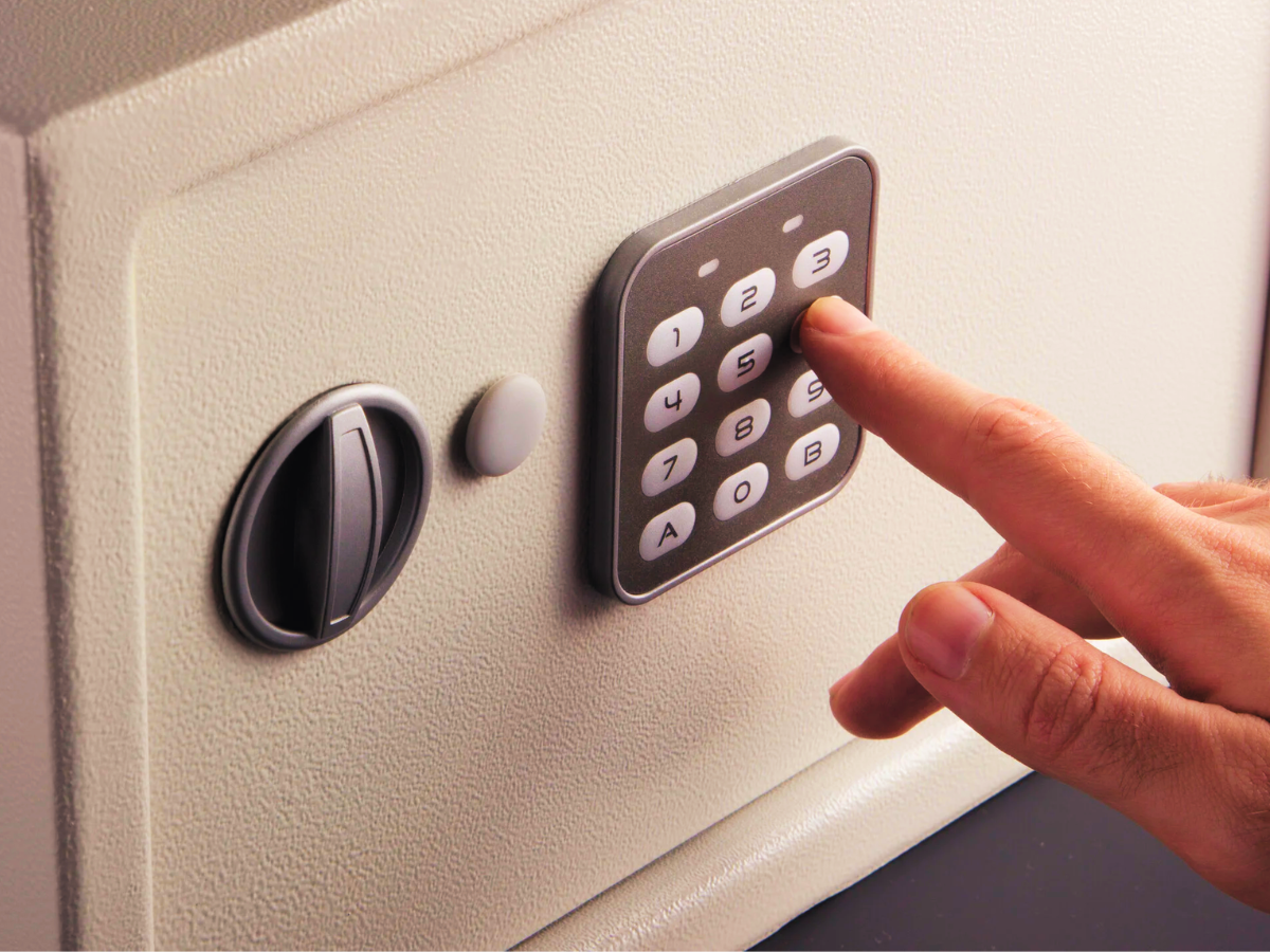 safe locksmith near me
